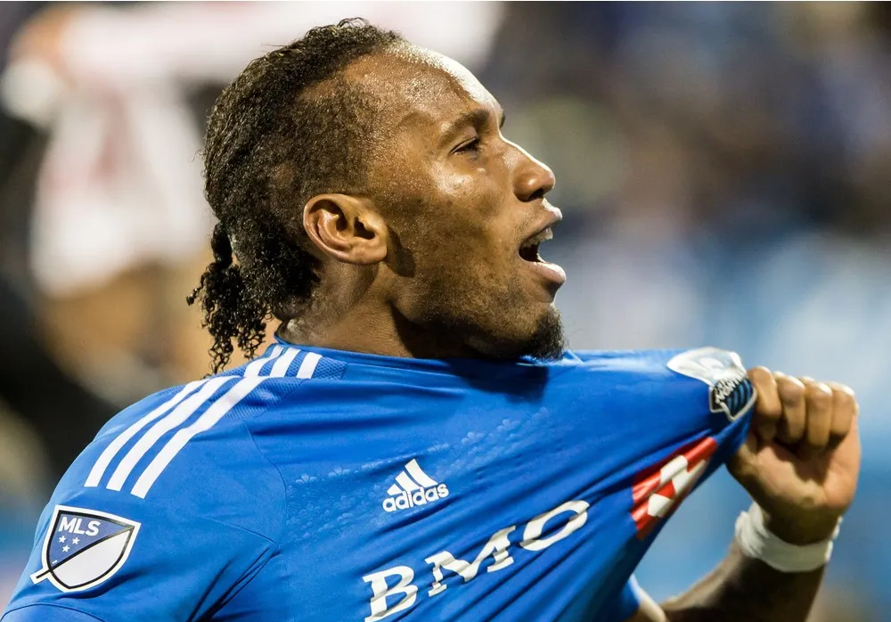 爱游戏-德罗巴在DWG比赛中晋级下一阶段，比赛局势复杂引发热议！