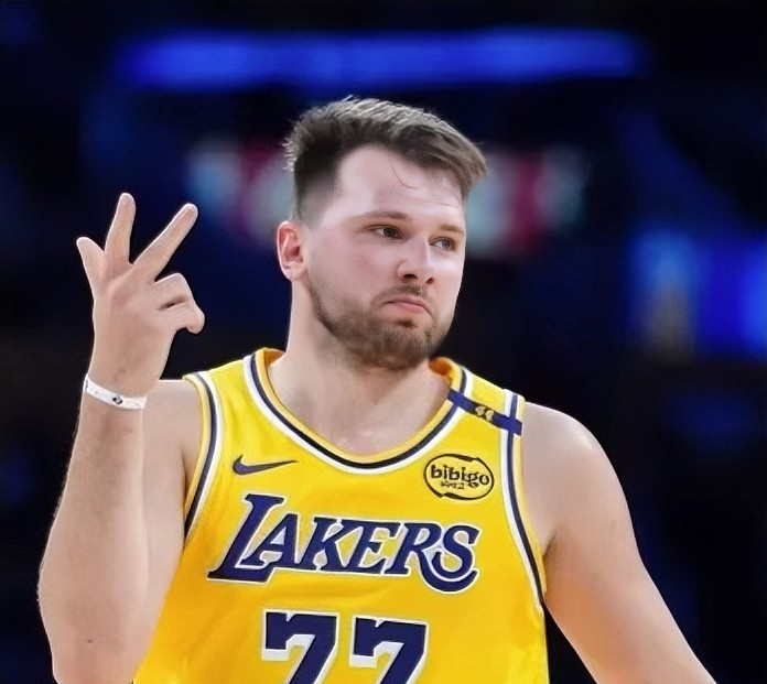 包含东契奇赛事官方发布回归赛场新规，独行侠争议不断！的词条